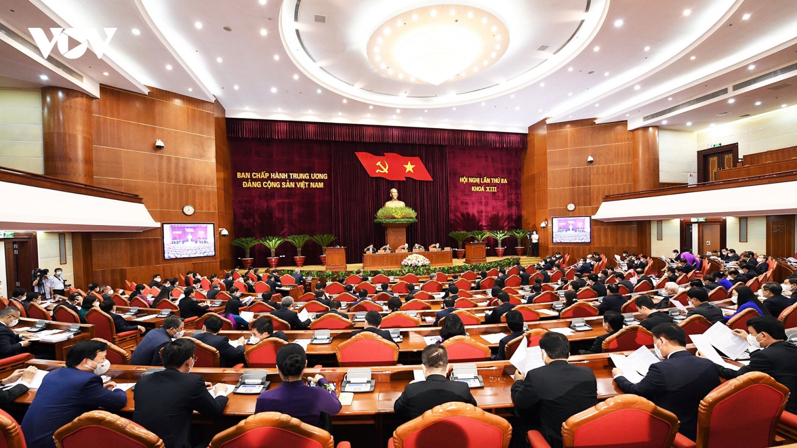 Thông cáo ngày làm việc thứ nhất, Hội nghị Trung ương 3 khóa XIII