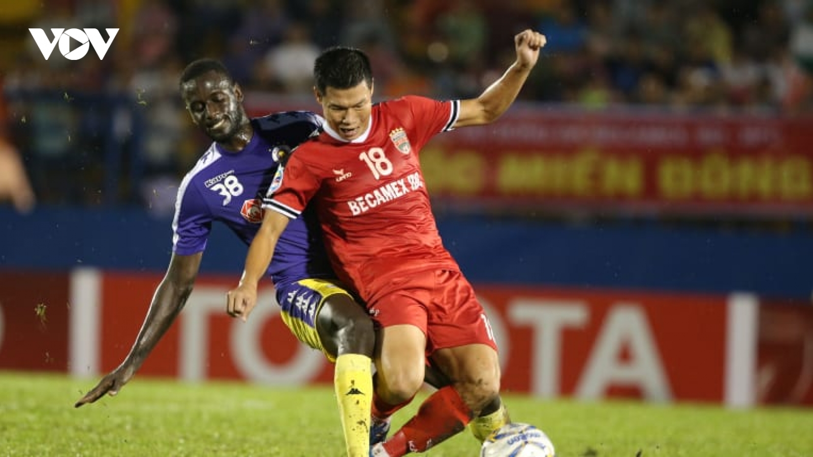 Ngày này năm xưa: Bình Dương đấu Hà Nội FC trong trận cầu lịch sử