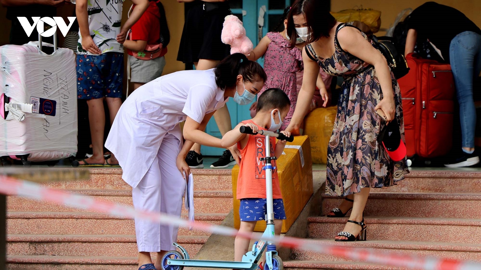 90 công dân từ Nga về nước hoàn thành cách ly tại Hòa Bình