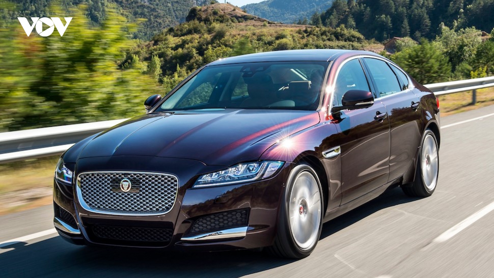 Jaguar XF R SPORT – Mẫu sedan thể thao thực thụ
