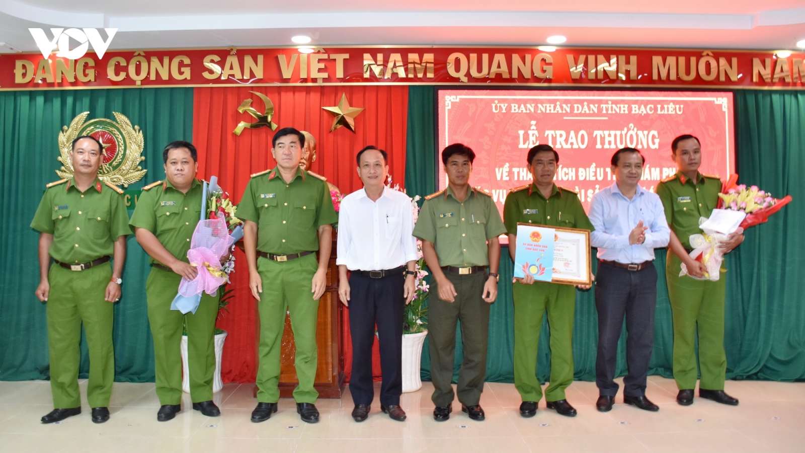 Khen thưởng Ban chuyên án triệt phá các vụ trộm cắp tài sản tại công trình điện gió