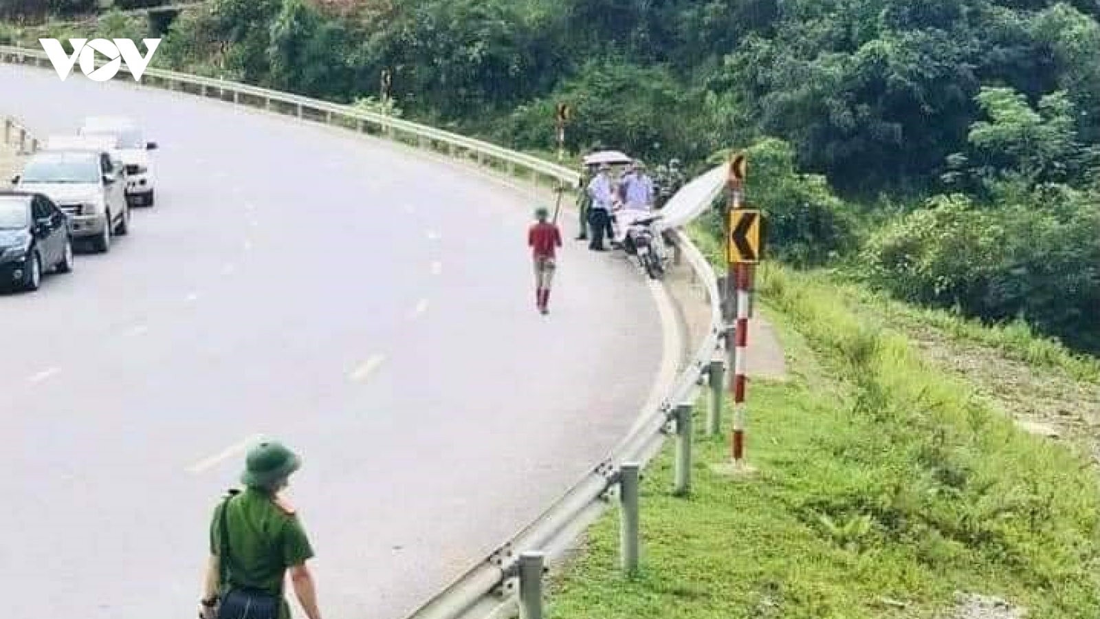 Bắc Kạn phát hiện thi thể nam giới đang phân hủy ven đường