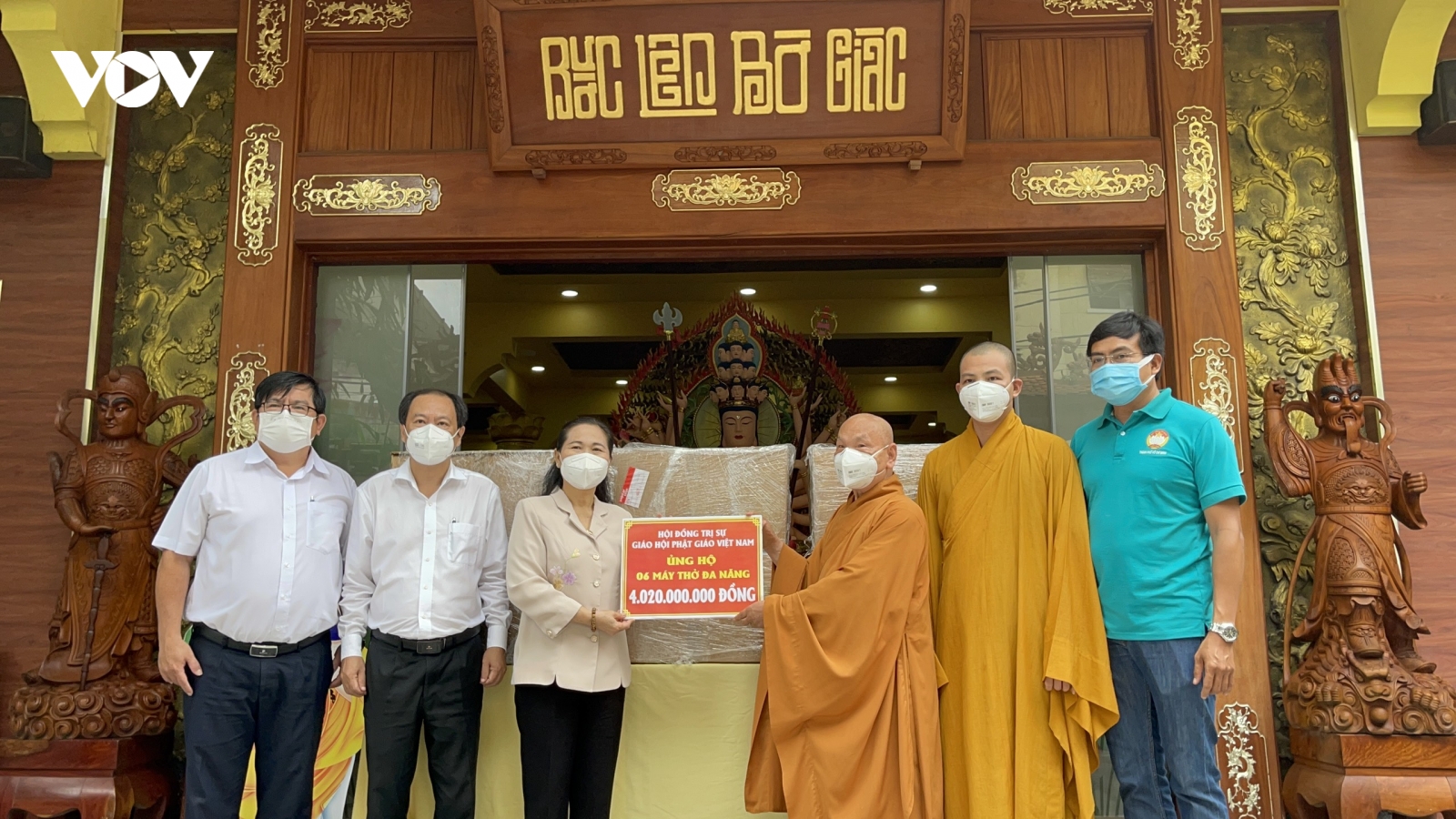 Trung ương Giáo hội Phật giáo Việt Nam tặng 6 máy thở đa năng cho TP.HCM