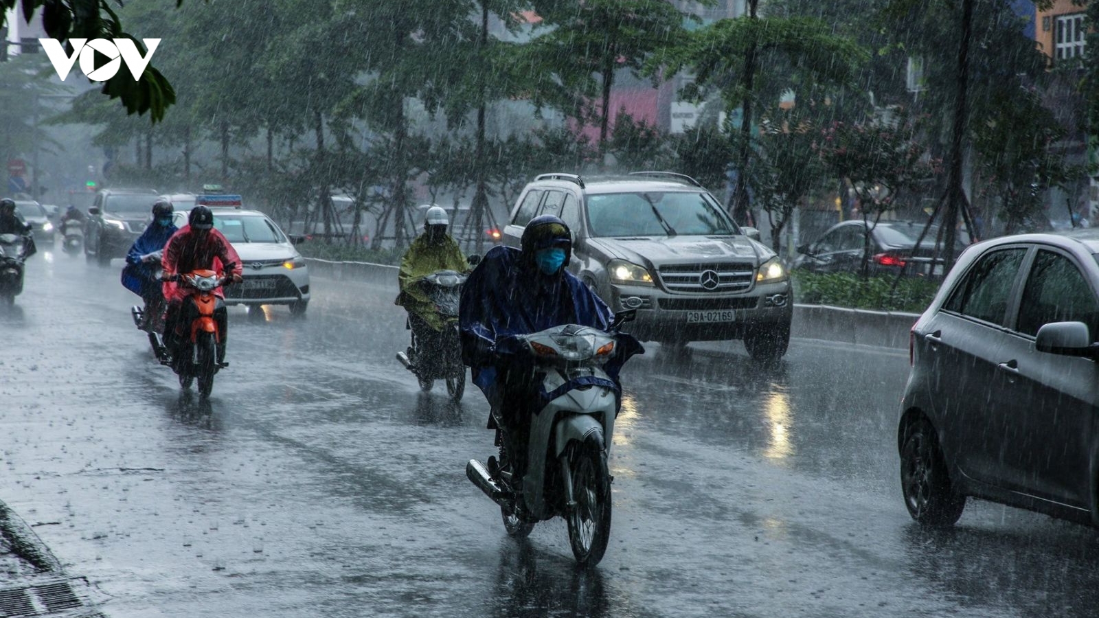 Thời tiết ngày 18/7: Hà Nội ngày nắng nóng, chiều tối có mưa dông