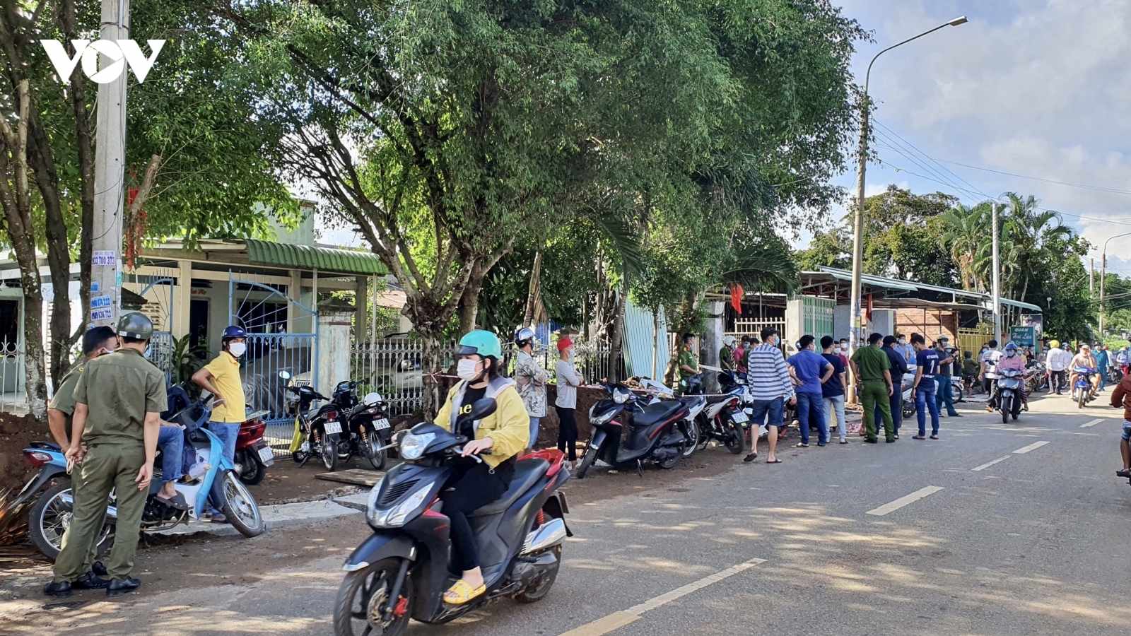 Vụ hai mẹ con tử vong với vết cắt ở cổ "chưa xác định có người thứ ba"