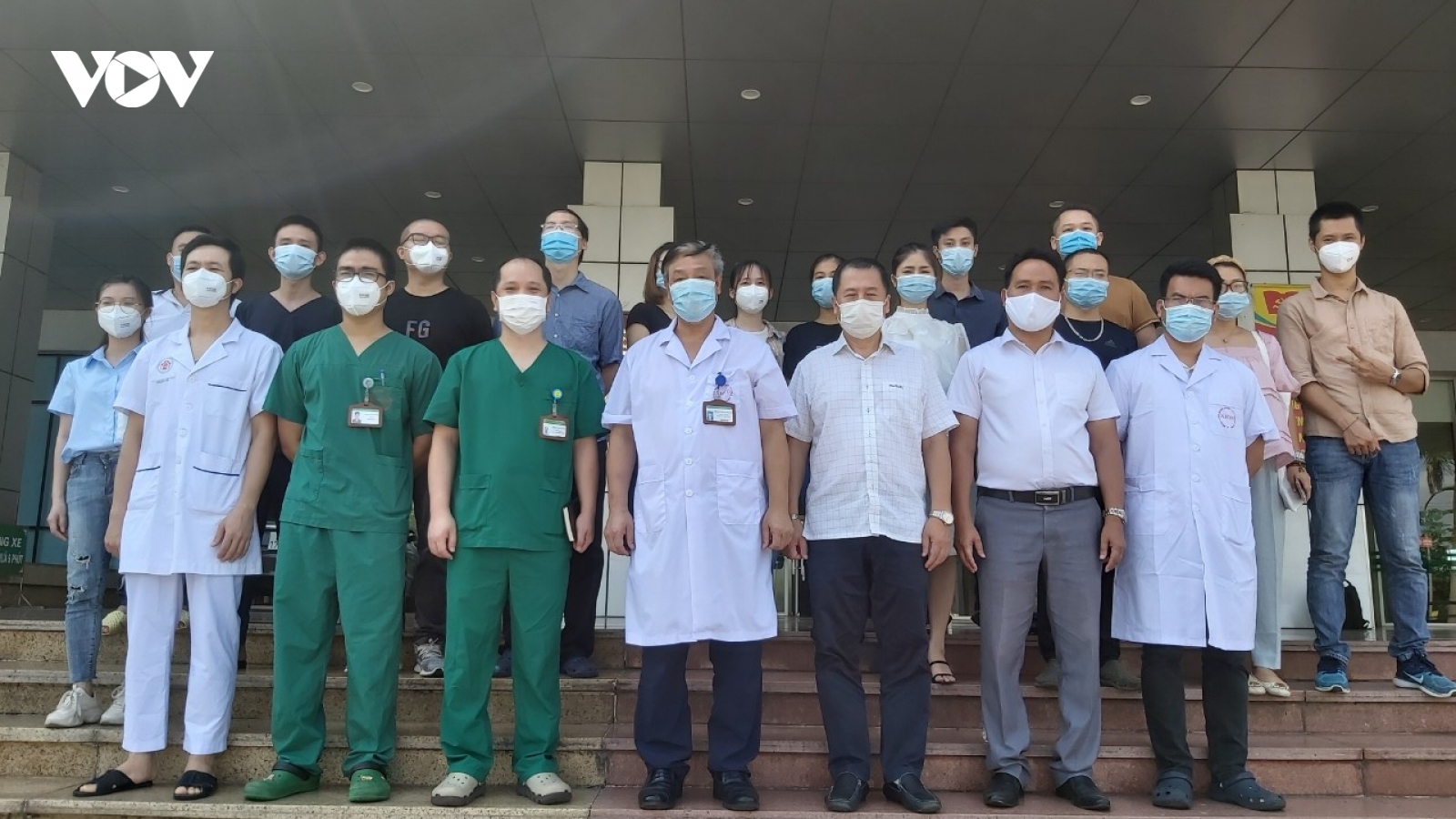 30 cán bộ Bệnh viện Bệnh Nhiệt đới Trung ương lên đường hỗ trợ TP.HCM
