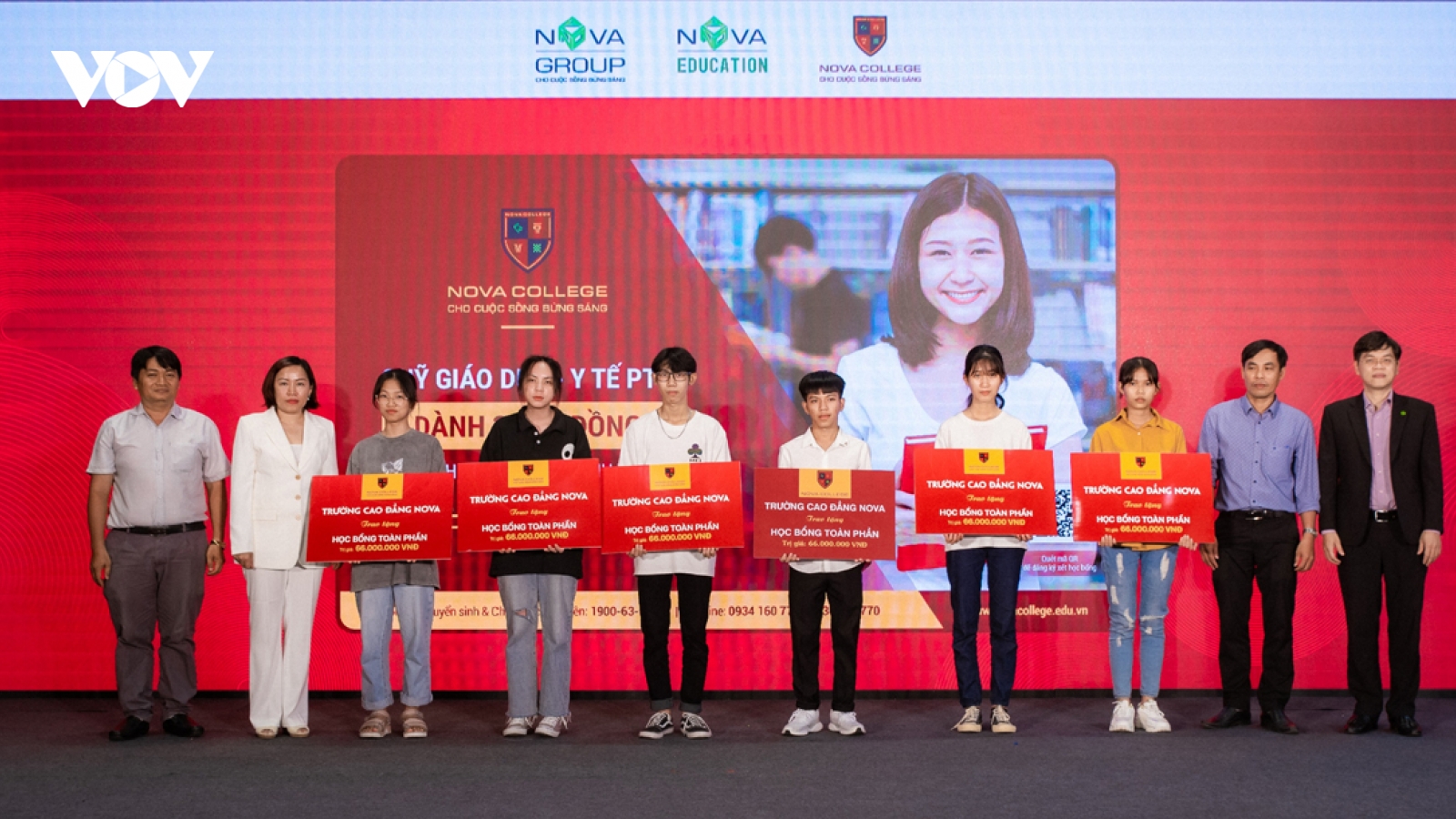 Những tân sinh viên Nova College đầu tiên nhận học bổng toàn phần