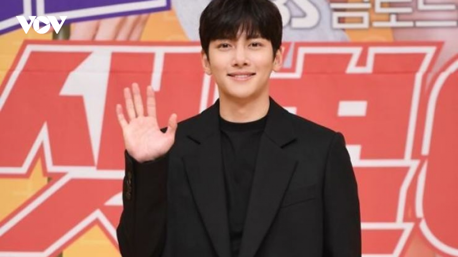 "Nam thần" Ji Chang Wook xác nhận mắc Covid-19, hủy hàng loạt lịch trình