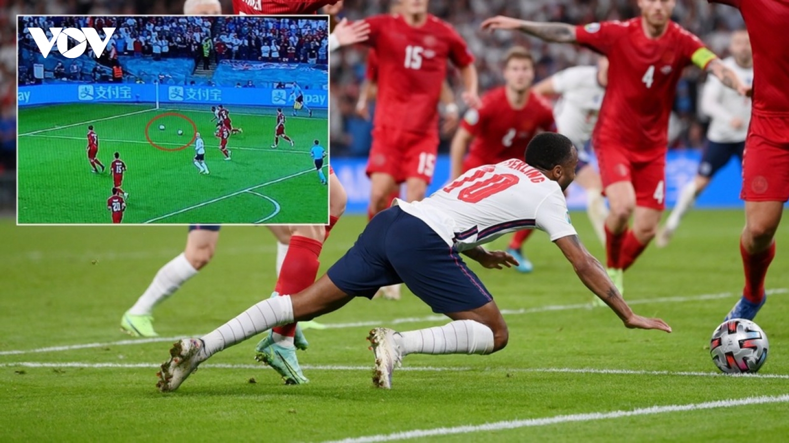 Cận cảnh: Quả penalty gây tranh cãi giúp Anh thắng Đan Mạch