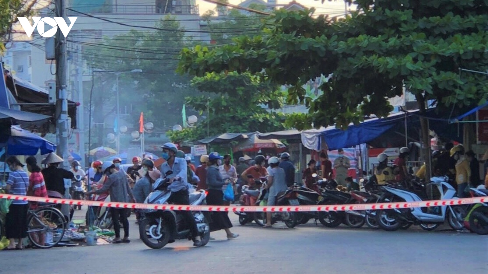 Ngày đầu thực hiện Chỉ thị 15, 16 tại Cần Thơ: Người dân chưa thực hiện nghiêm