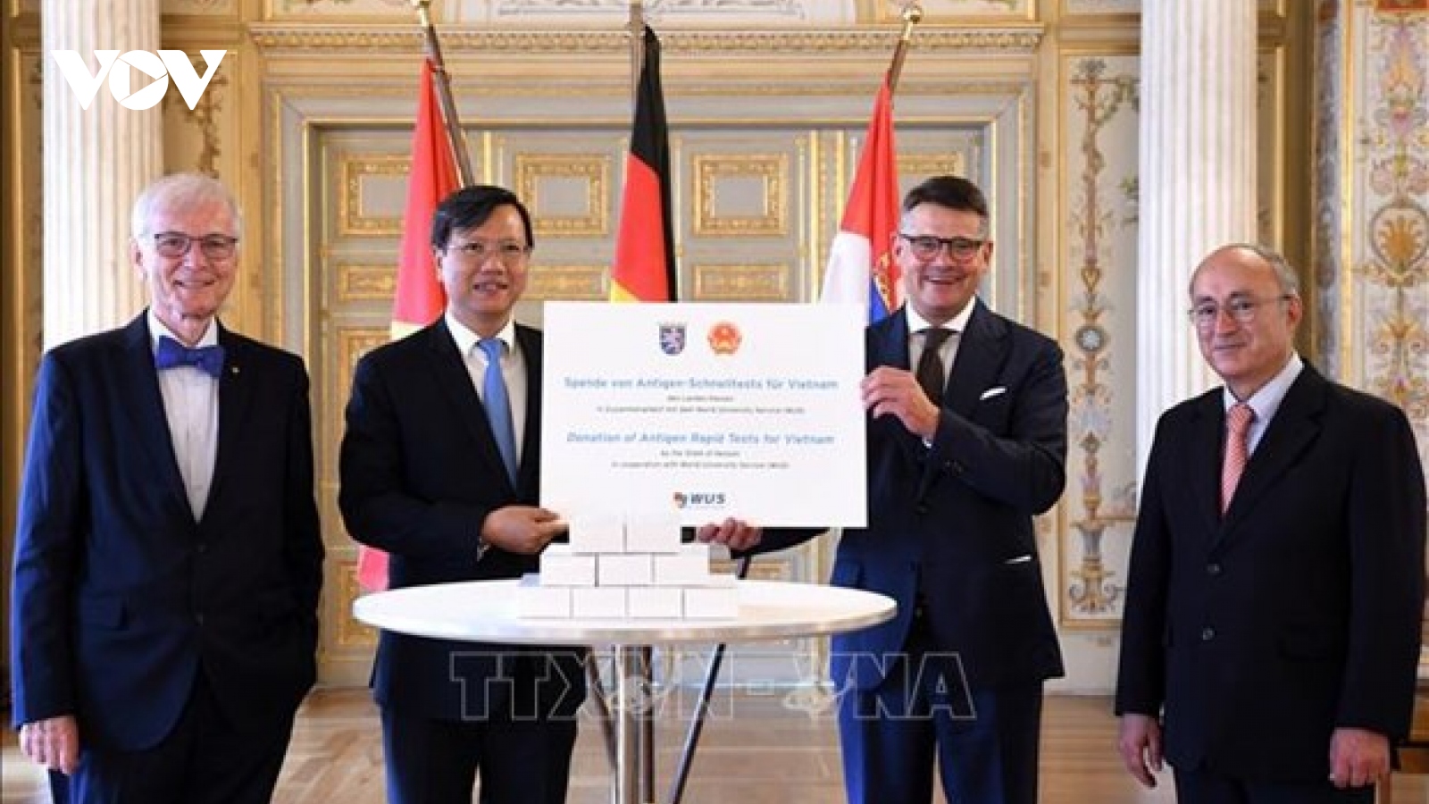 Germany offers more quick test kits to Vietnam