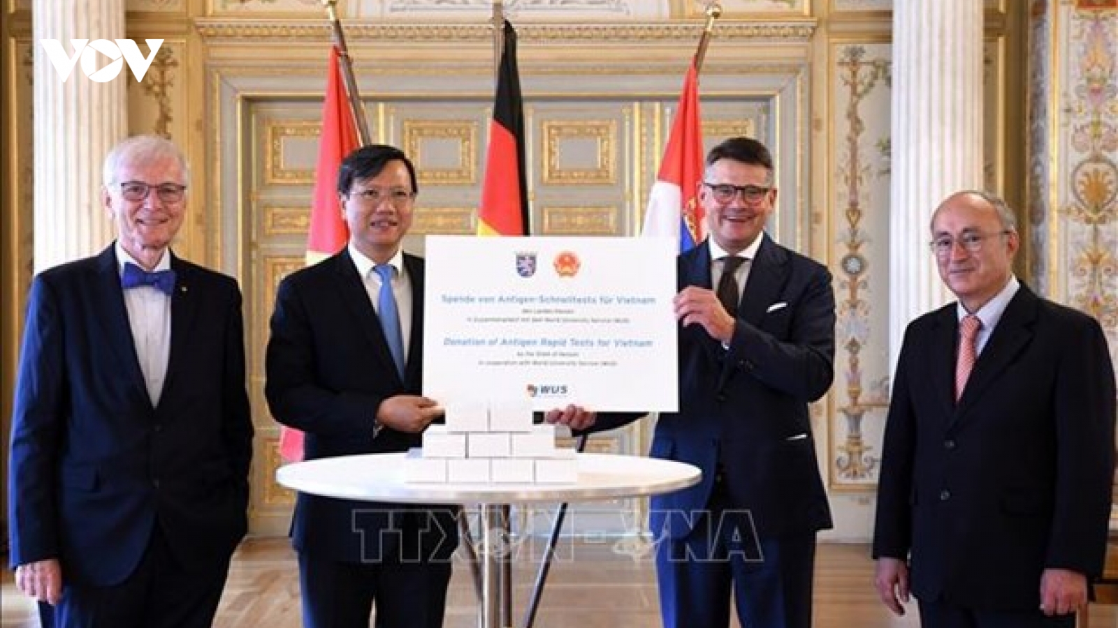 Germany offers more quick test kits to Vietnam