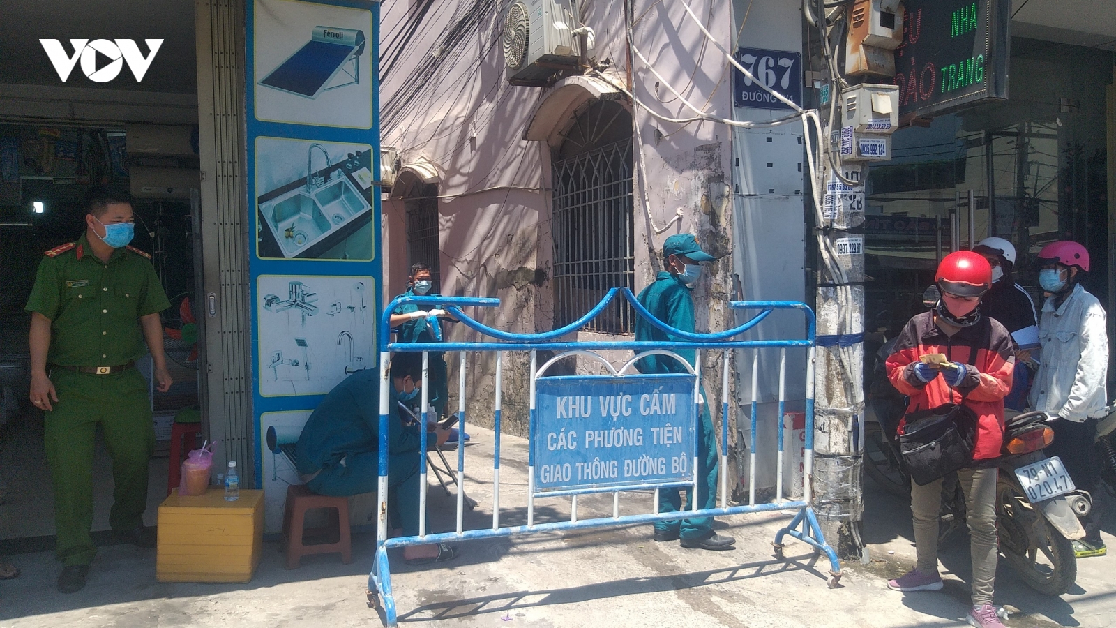 8 ca nghi mắc Covid-19, phong tỏa tạm thời nhiều khu dân cư ở Khánh Hòa