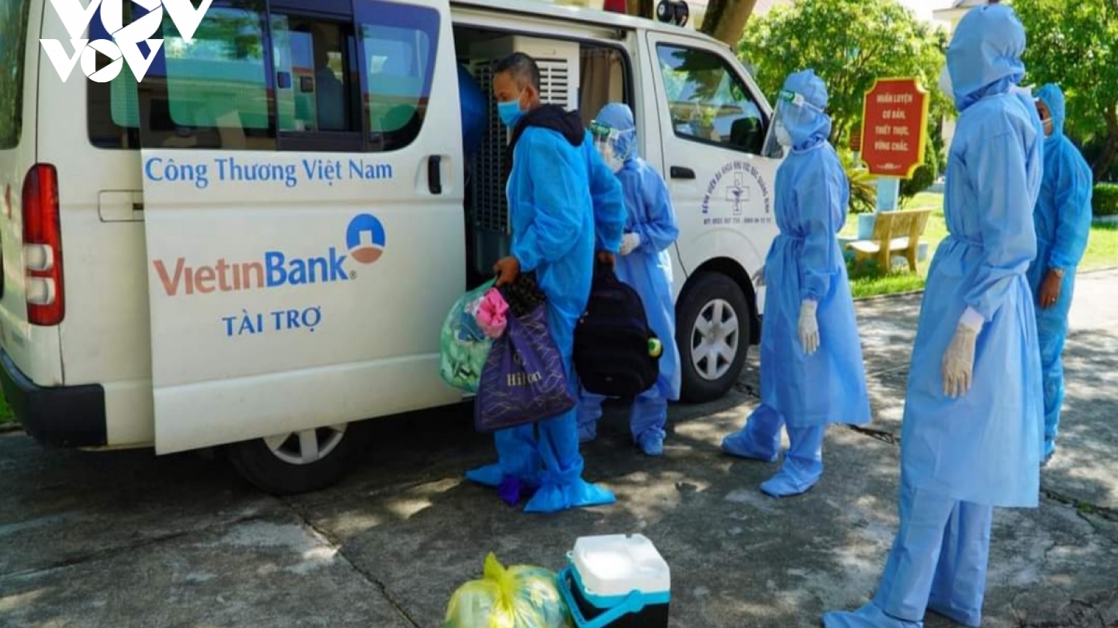 Quảng Bình phong tỏa tạm thời 2 bản làng biên giới liên quan đến 3 ca dương tính mới