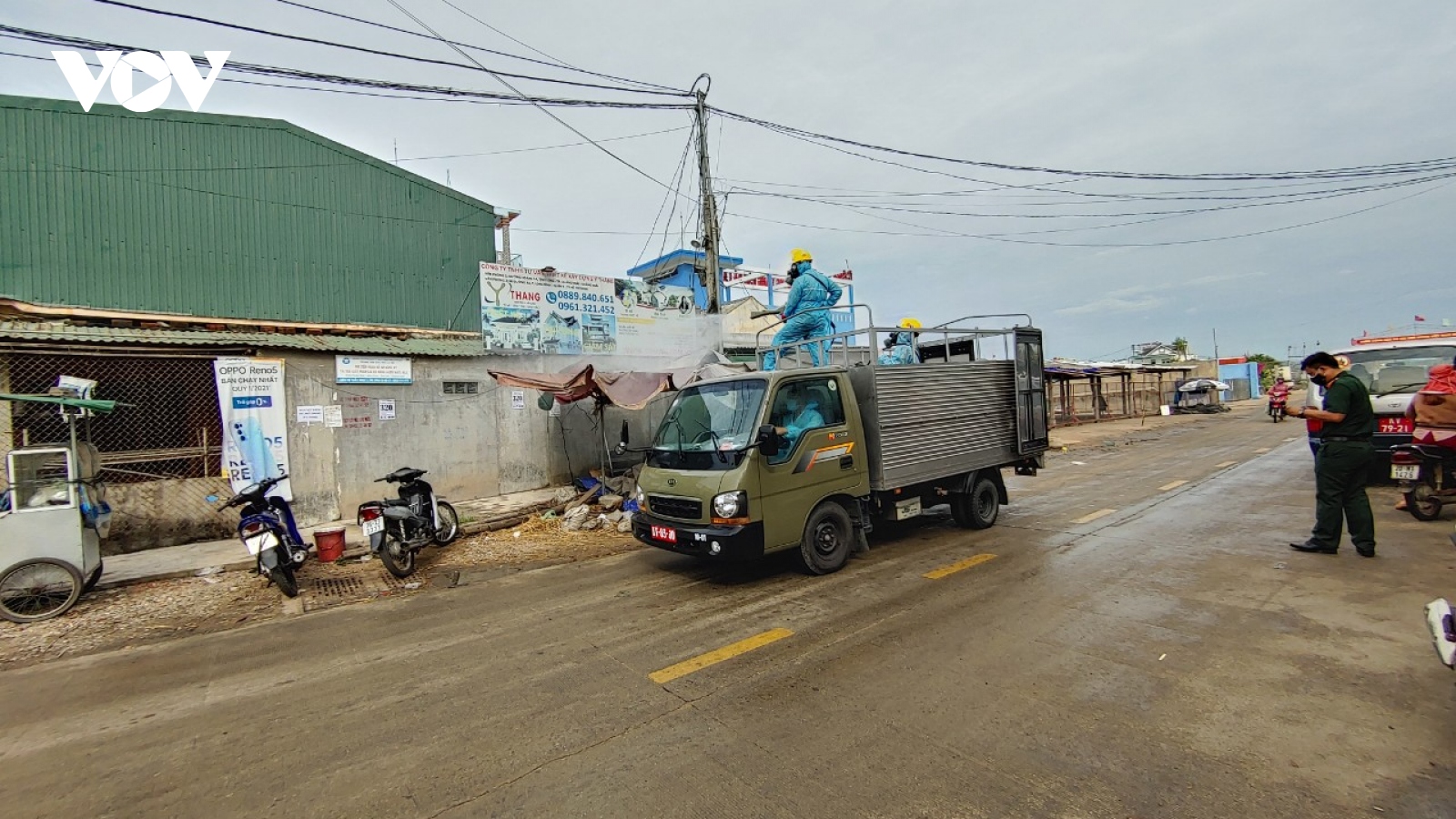 Quân Khu V hỗ trợ tiêu độc khử trùng diện rộng tại Quảng Ngãi