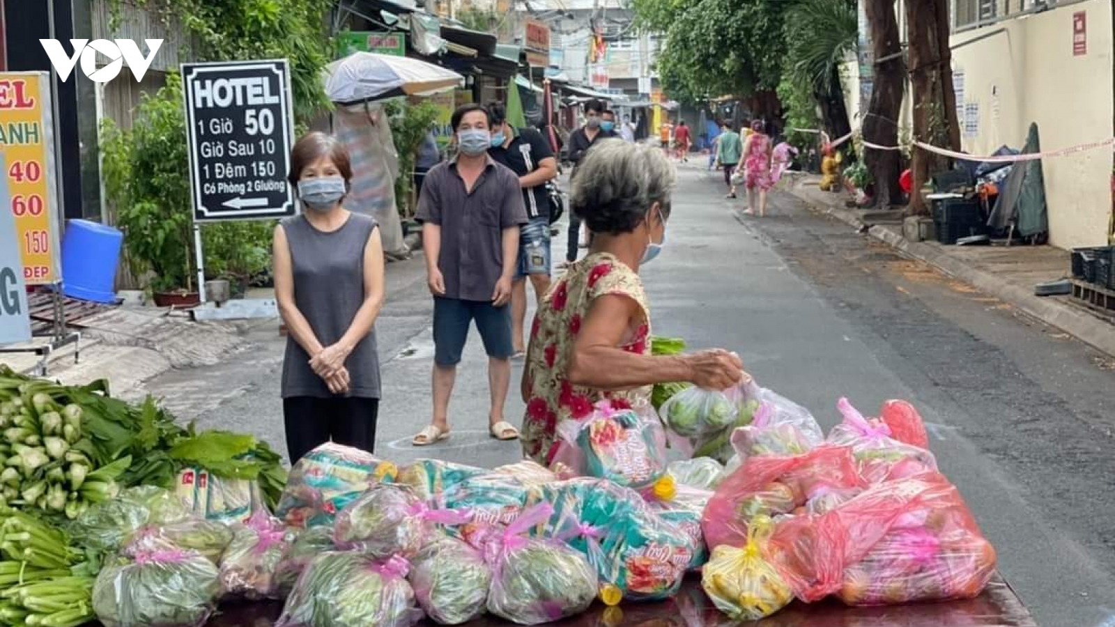 Mặt trận Tổ quốc TP.HCM hỗ trợ 3,9 tỷ đồng cho lao động tự do không đăng ký tạm trú