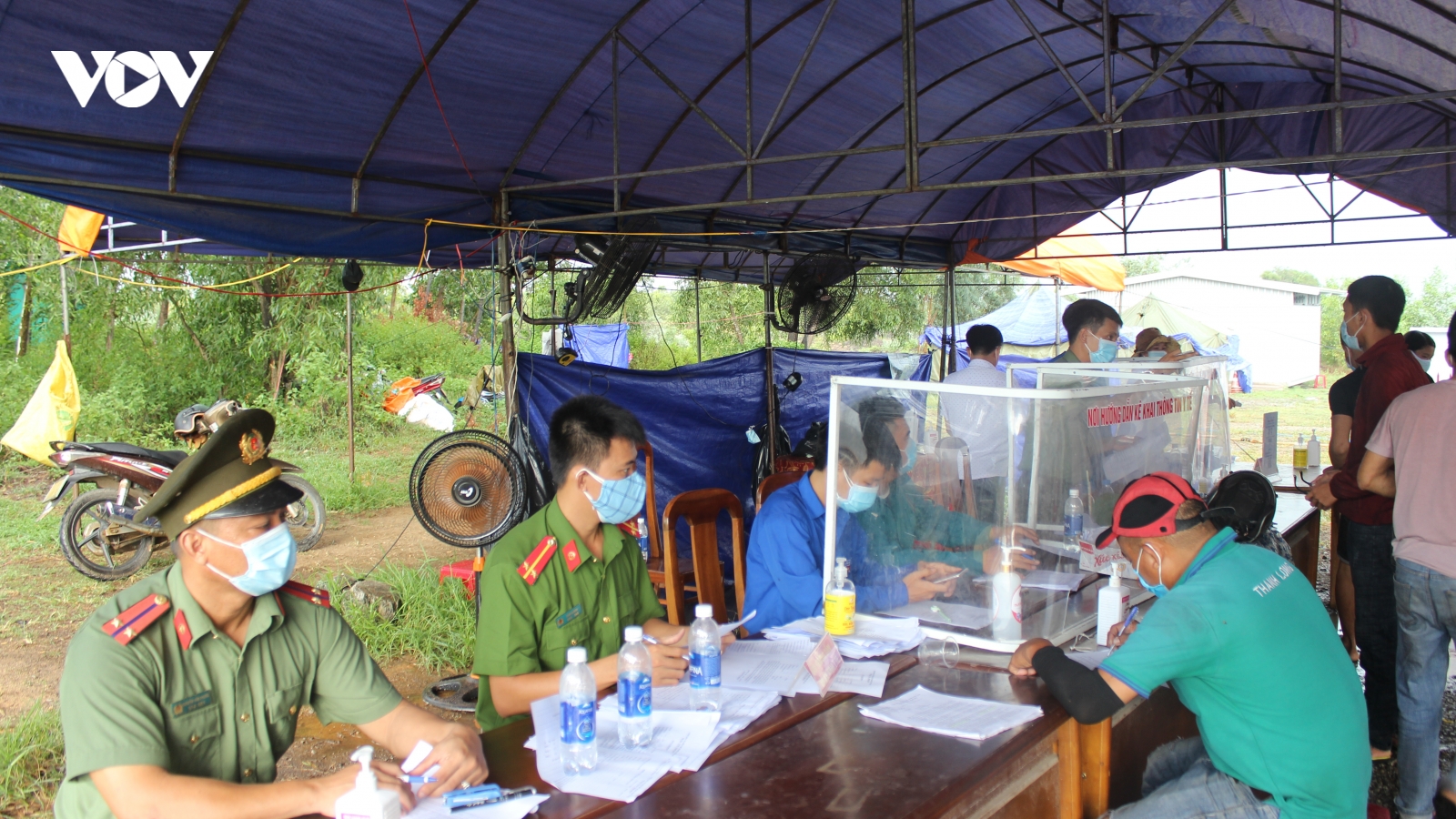 Siết chặt kiểm soát người và phương tiện lưu thông giữa Quảng Nam và Đà Nẵng