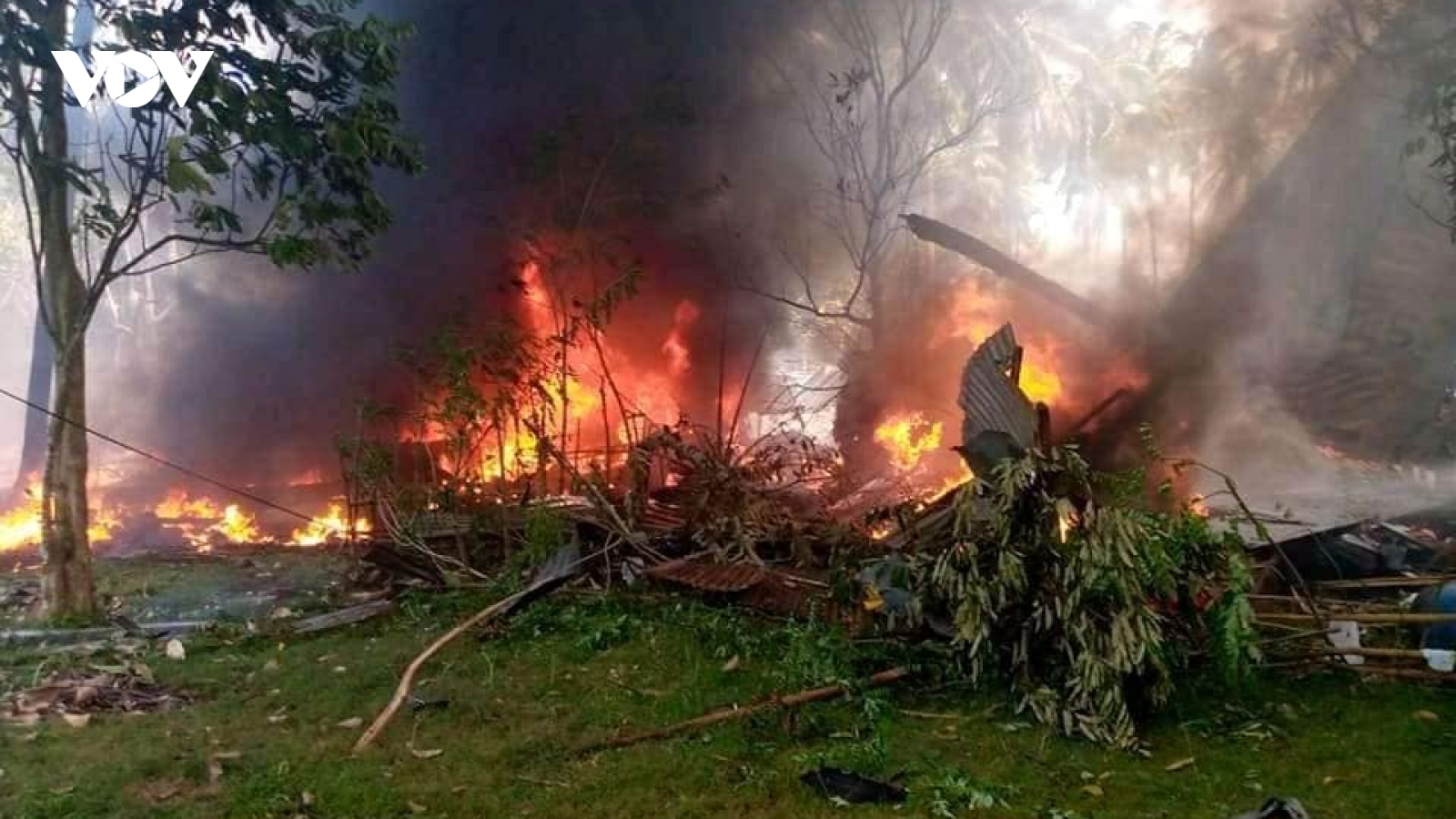 Hiện trường thảm khốc vụ rơi máy bay quân sự Philippines, ít nhất 45 người thiệt mạng