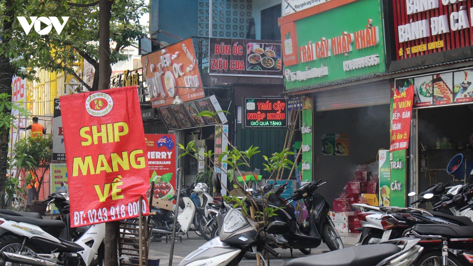Nhà hàng, quán ăn ở Hà Nội chấp hành “bán mang về”
