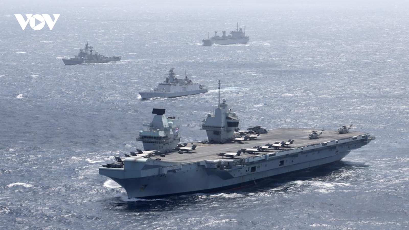 Nhóm tàu sân bay Anh HMS Queen Elizabeth đi vào Biển Đông