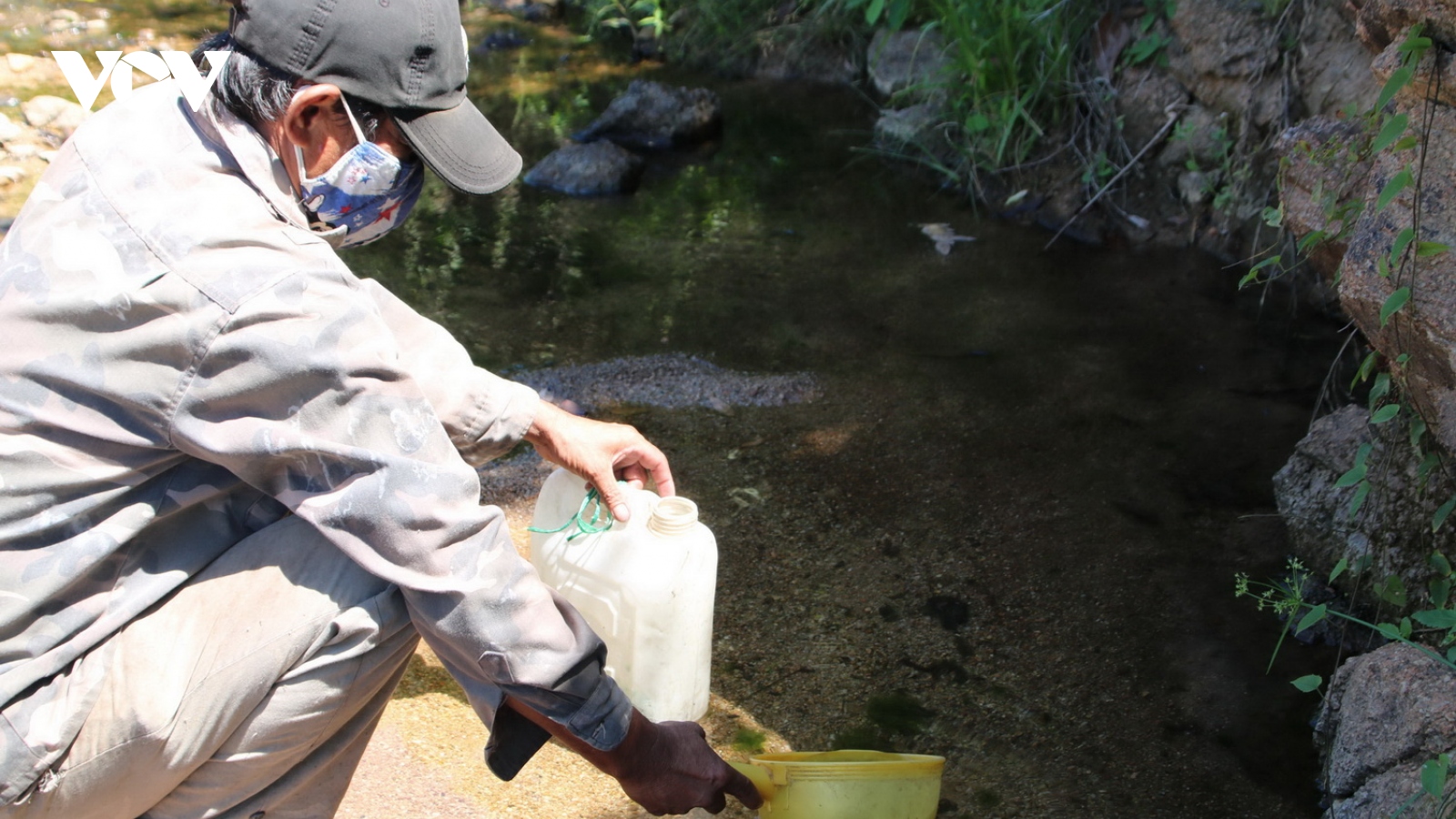 Người dân một số khu vực miền núi ở Bình Định thiếu nước sinh hoạt