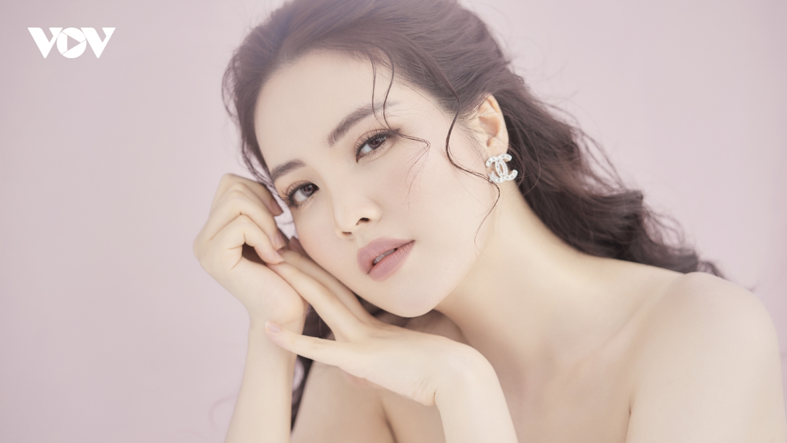 Á hậu Thụy Vân đón tuổi mới bằng bộ ảnh trong veo khoe vẻ đẹp “gây thương nhớ”