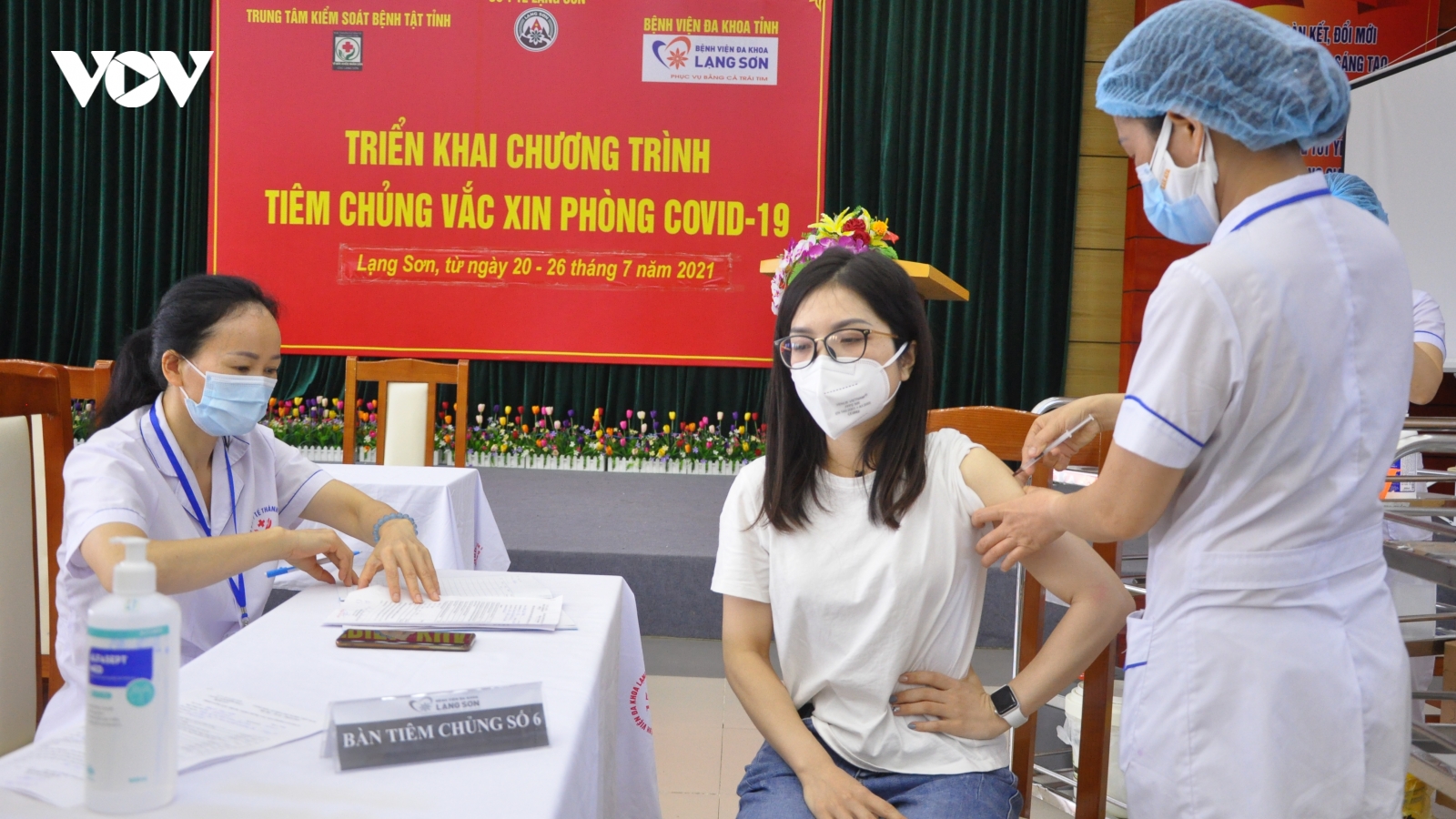 Lạng Sơn tiêm vaccine COVID-19 cho người dân khu vực biên giới