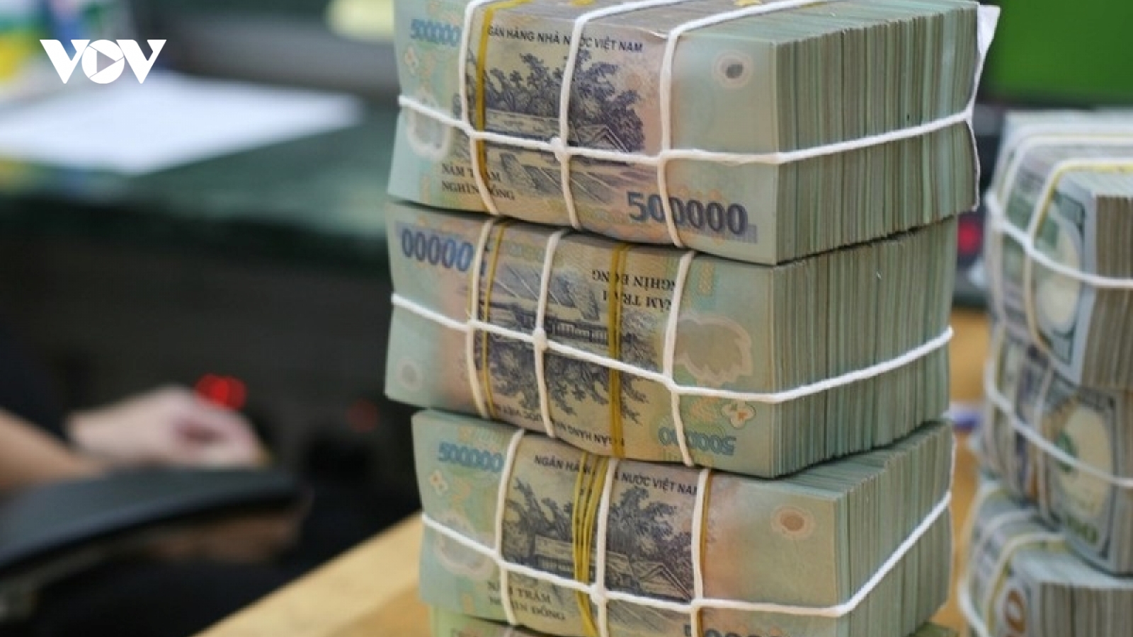 Chứng khoán, bất động sản tăng trưởng nóng, thu từ thuế thu nhập cá nhân đạt kỷ lục
