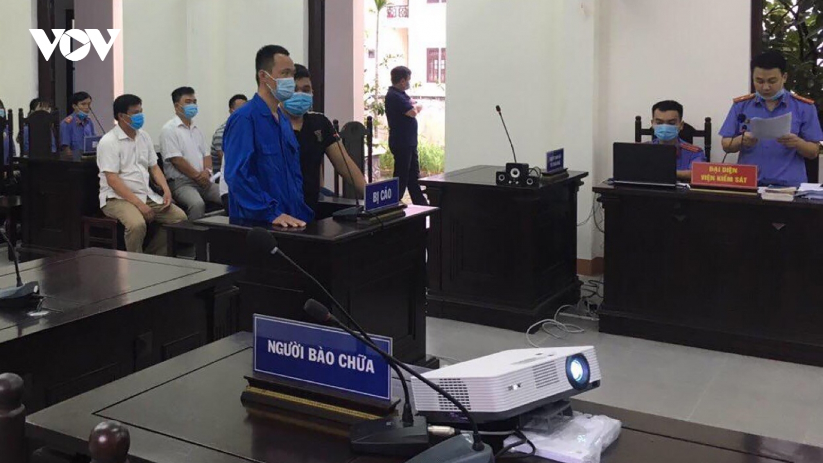 18 tháng tù cho tài xế xe Chín Nghĩa chống người thi hành công vụ