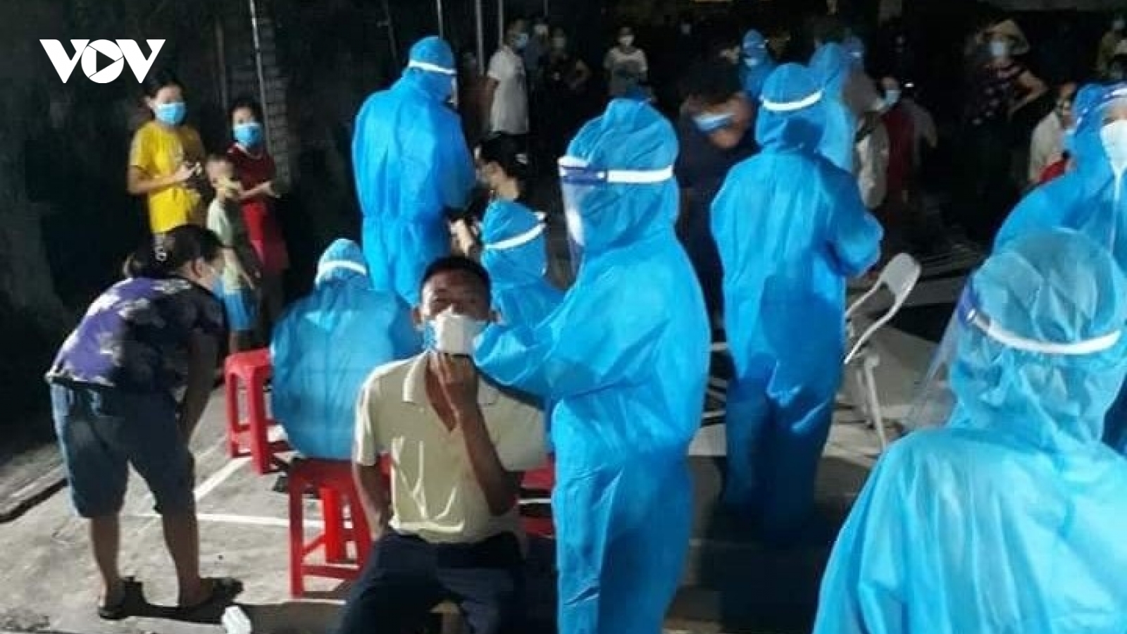 Nghệ An đình chỉ công tác 1 chủ tịch xã vì cho người thuộc diện cách ly về thăm vợ con