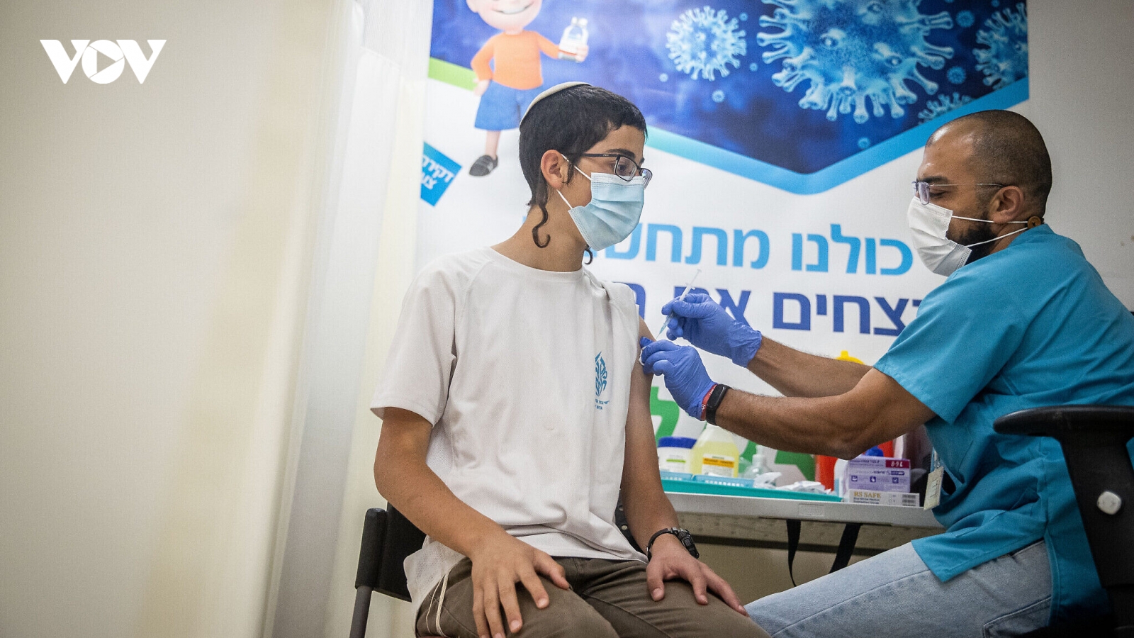 Các nước điều chỉnh kế hoạch tiêm vaccine để đối phó với biến thể Delta