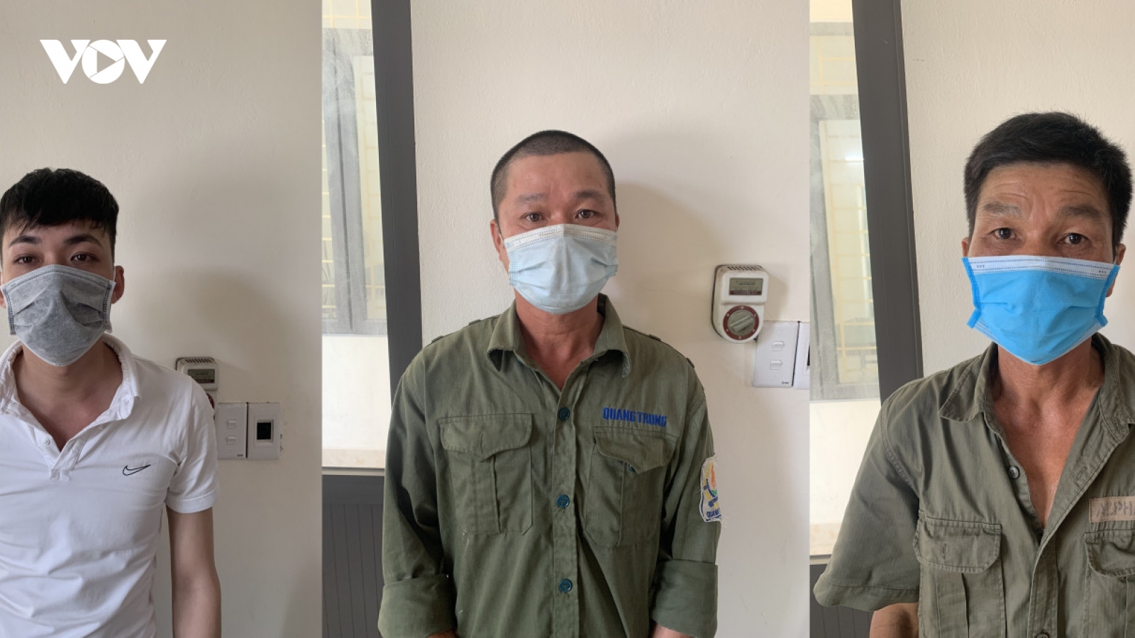 Trả tiền nhờ người đưa qua chốt kiểm soát dịch để đến nhà vợ