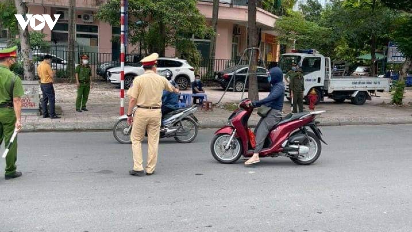 Sau 5 ngày giãn cách, Hà Nội xử phạt gần 5 tỷ đồng tiền vi phạm phòng chống dịch