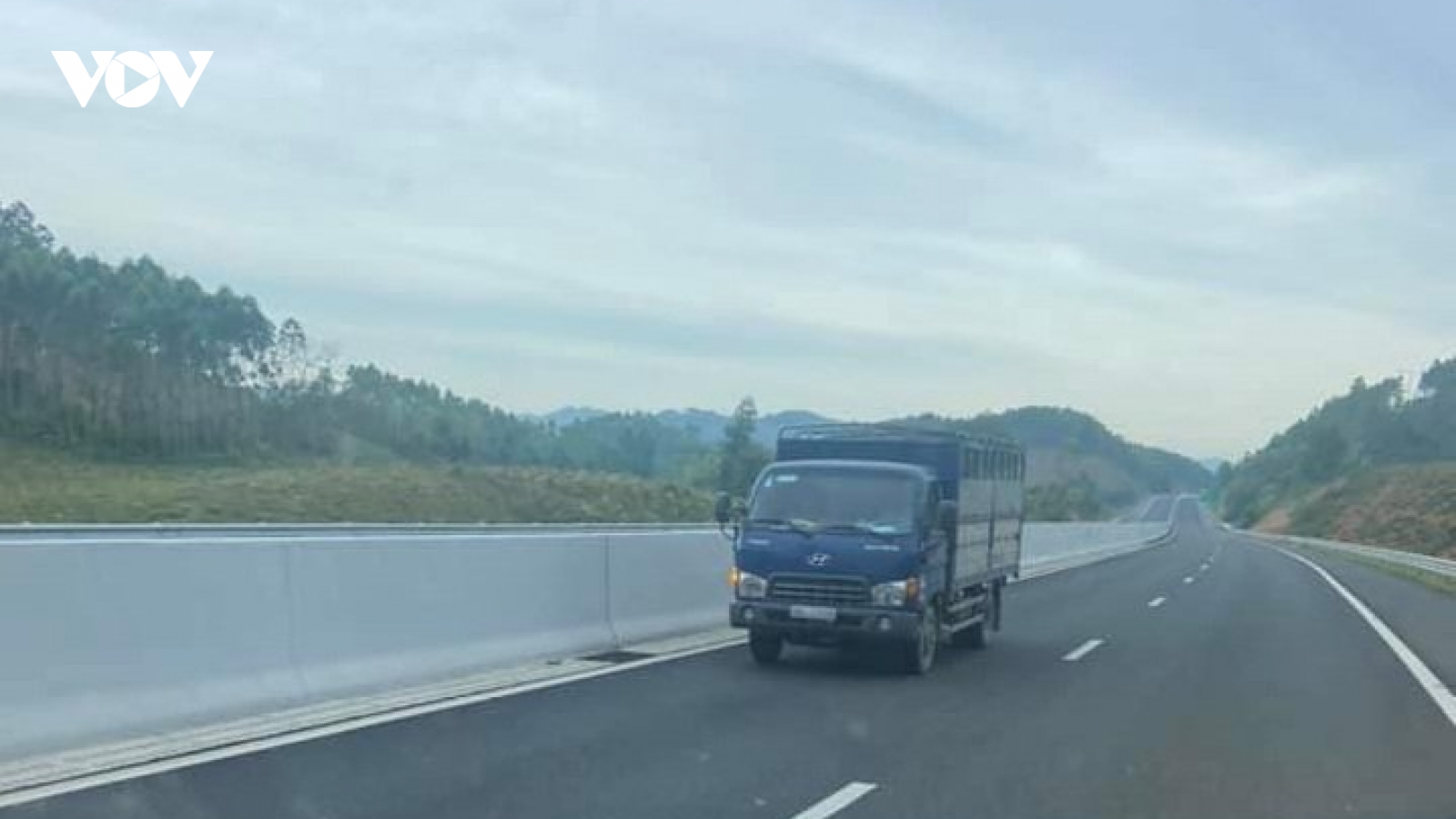 Lại xuất hiện xe ô tô đi ngược chiều trên cao tốc