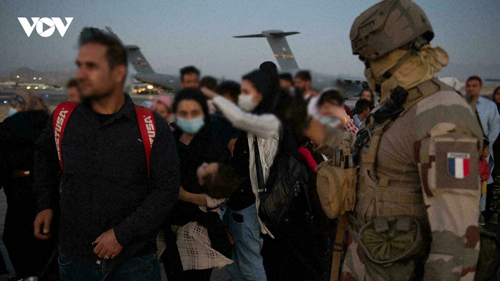 Mỹ không kích IS, Taliban lên phương án thành lập chính phủ tạm quyền đa diện