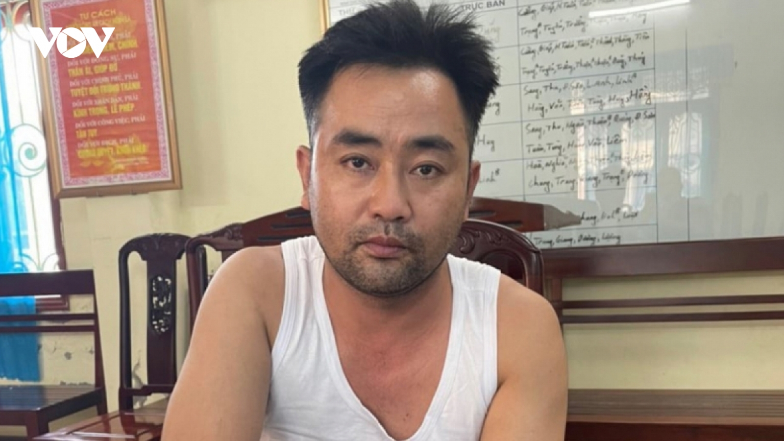 Khởi tố kẻ chém bạn gái dã man trong nhà nghỉ tội Giết người