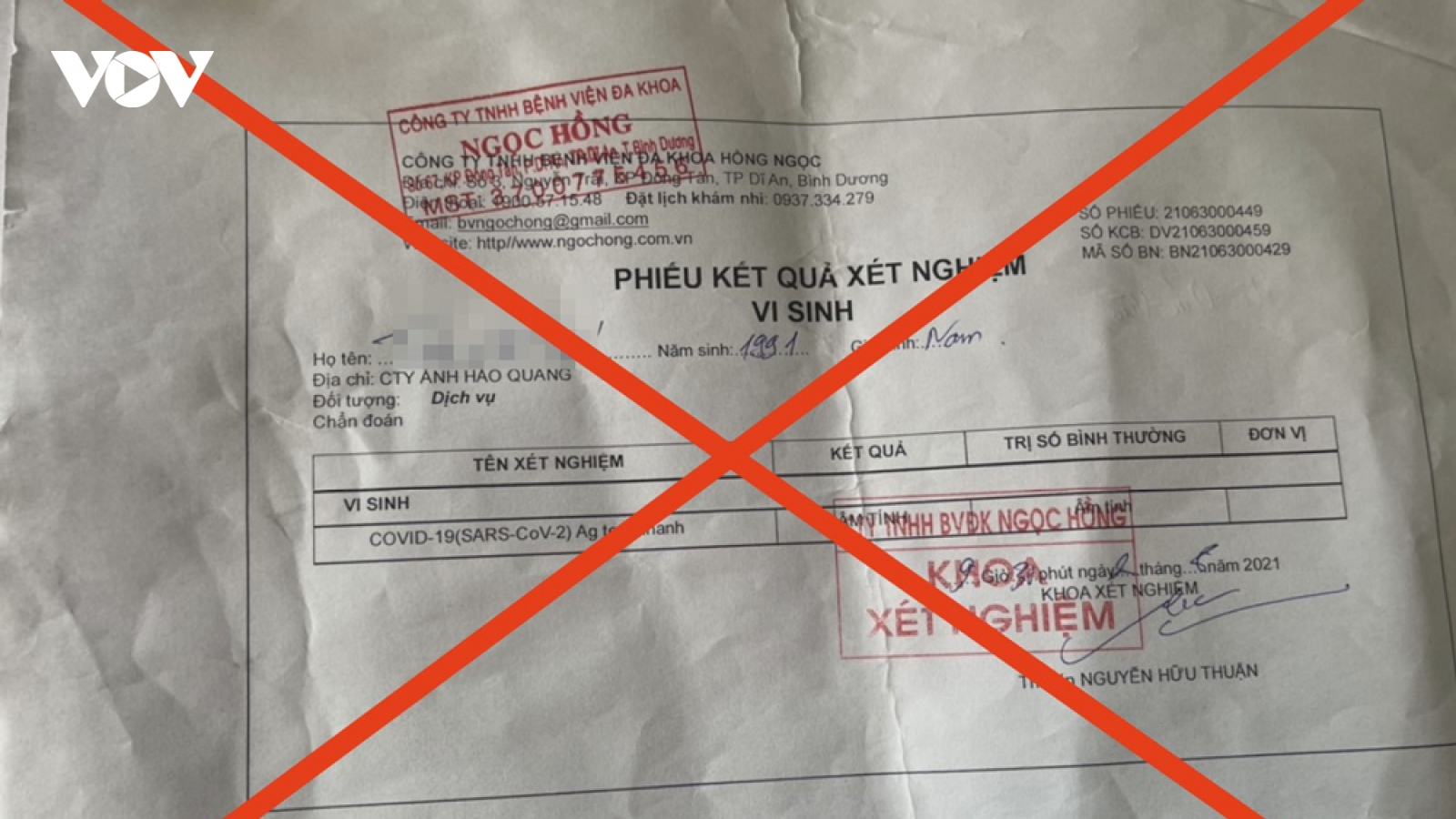 Công an Bình Dương bắt giữ 3 đối tượng làm giả giấy test COVID-19 để “thông chốt”