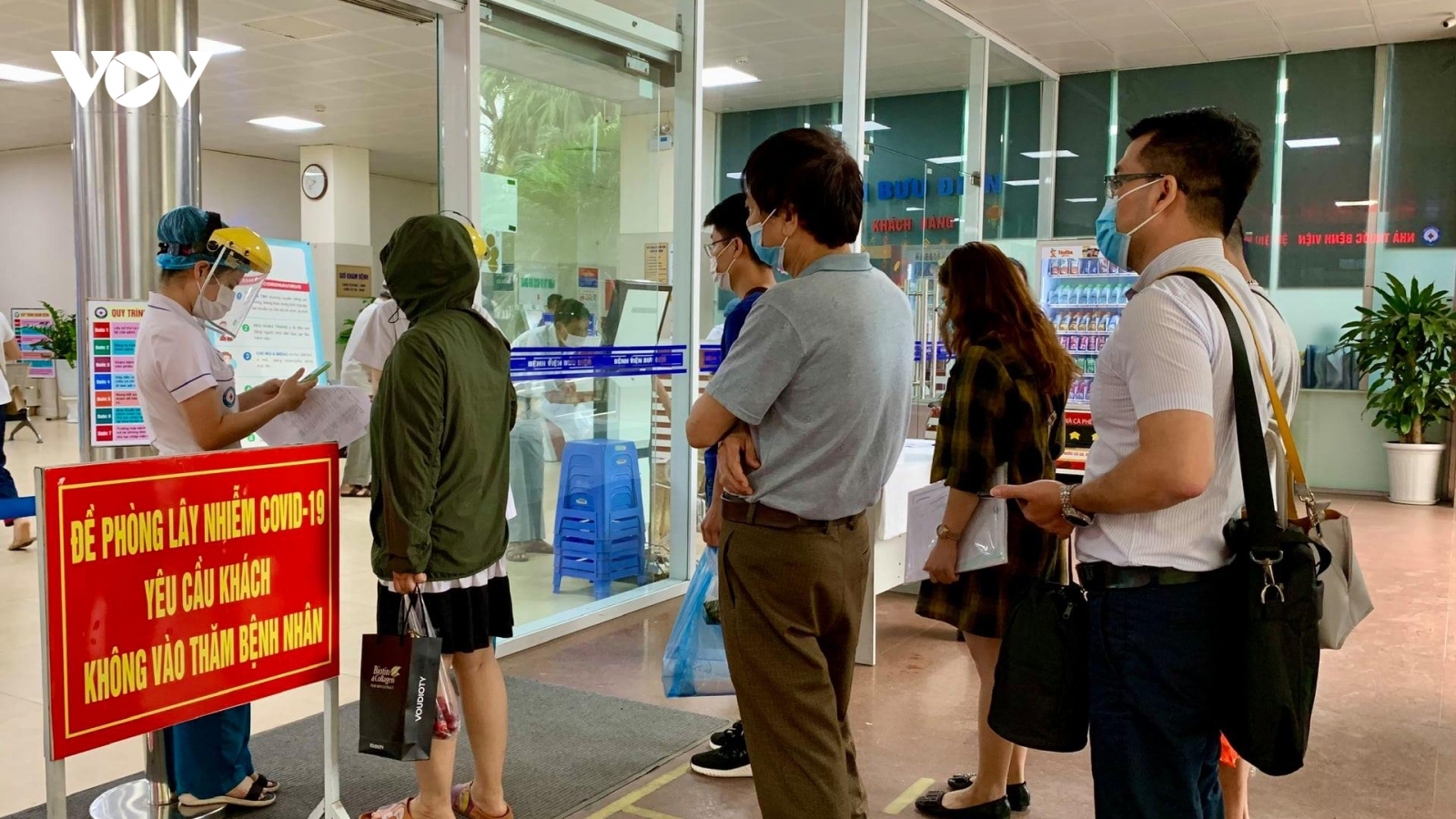 Hà Nội yêu cầu các cơ sở khám chữa bệnh phải thực hiện phương án 4 tại chỗ
