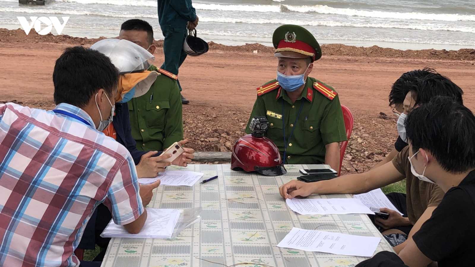 Xử lý nhiều đối tượng vi phạm quy định phòng chống dịch COVID-19 tại Quảng Ninh