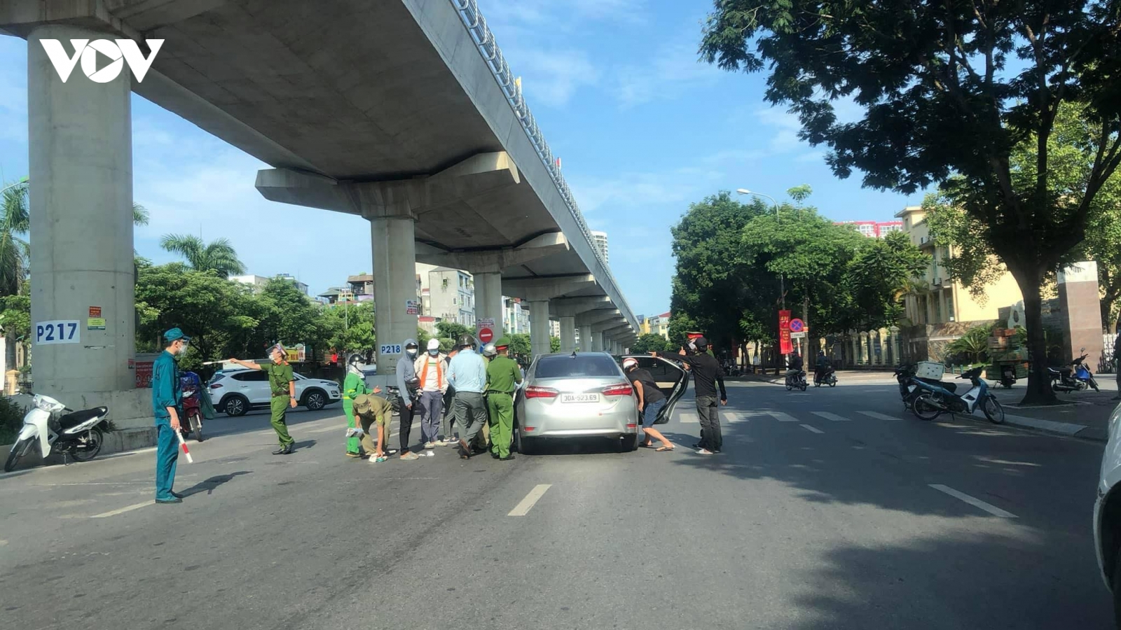 Shipper tông cảnh sát trọng thương khi “thông chốt” kiểm soát dịch