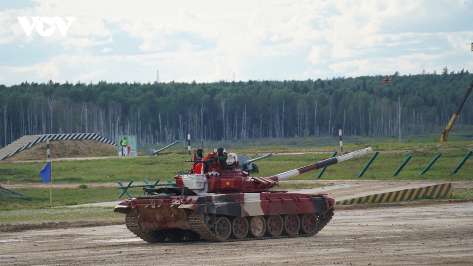 Đội tuyển xe tăng Việt Nam có khởi đầu tốt tại Army Games 2021