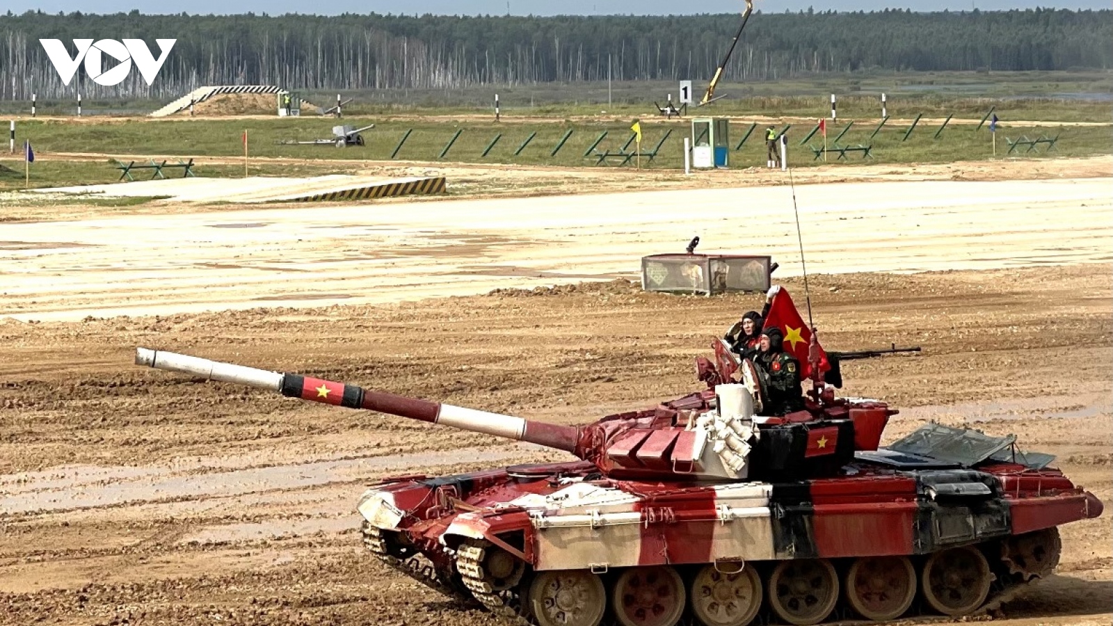 Kíp xe số 3 của Đội tuyển xe tăng Việt Nam thi đấu tốt tại Army Games 2021