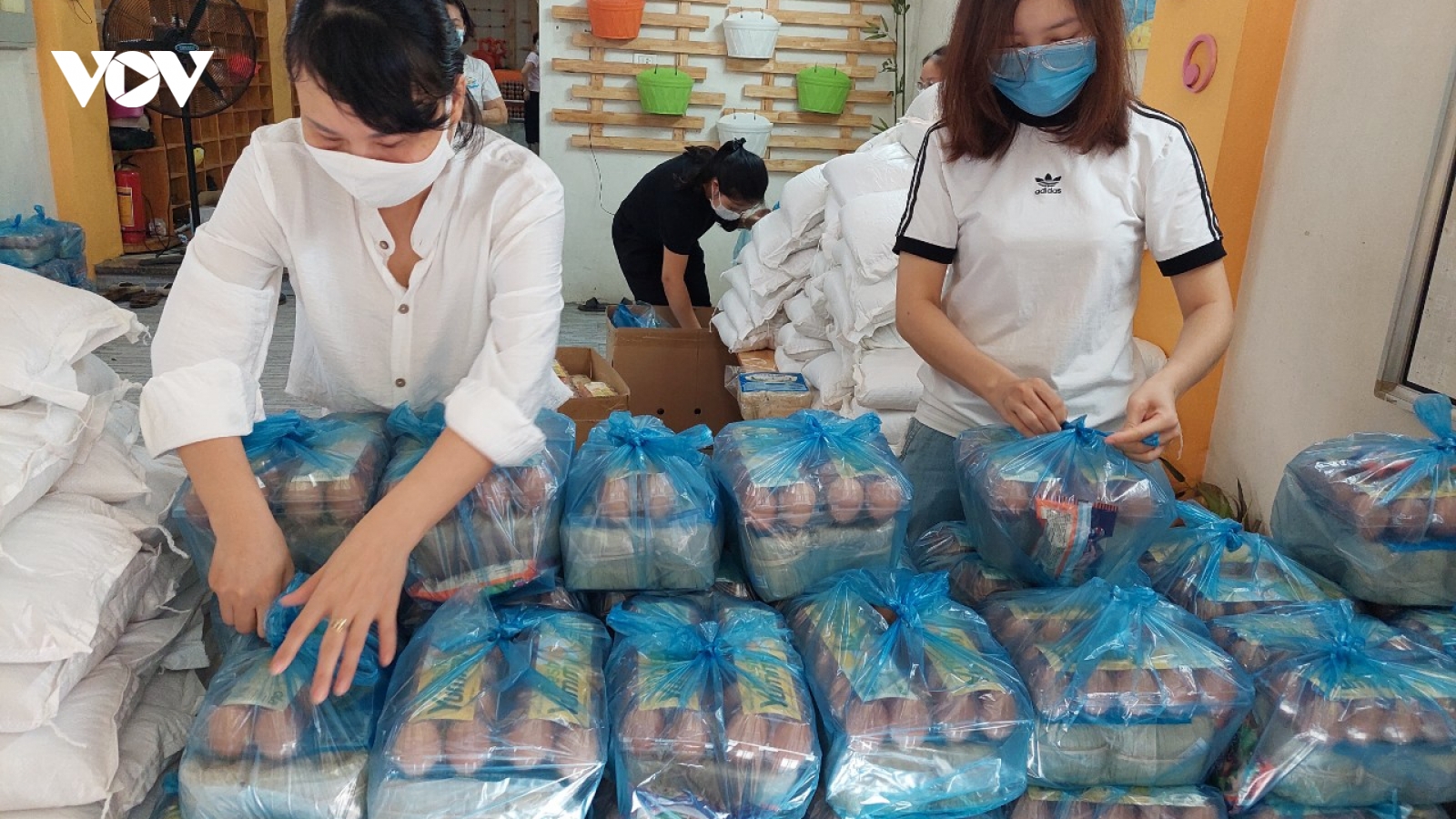 Hàng trăm suất quà hỗ trợ giáo viên mầm non tư thục có hoàn cảnh khó khăn