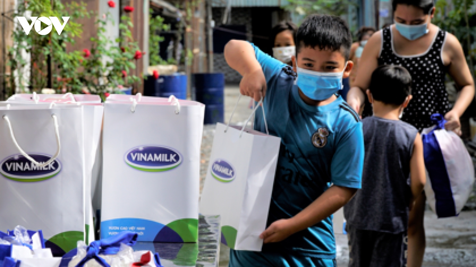 Tháng sinh nhật, Vinamilk trao “quà sức khỏe”, cùng cộng đồng vượt qua đại dịch