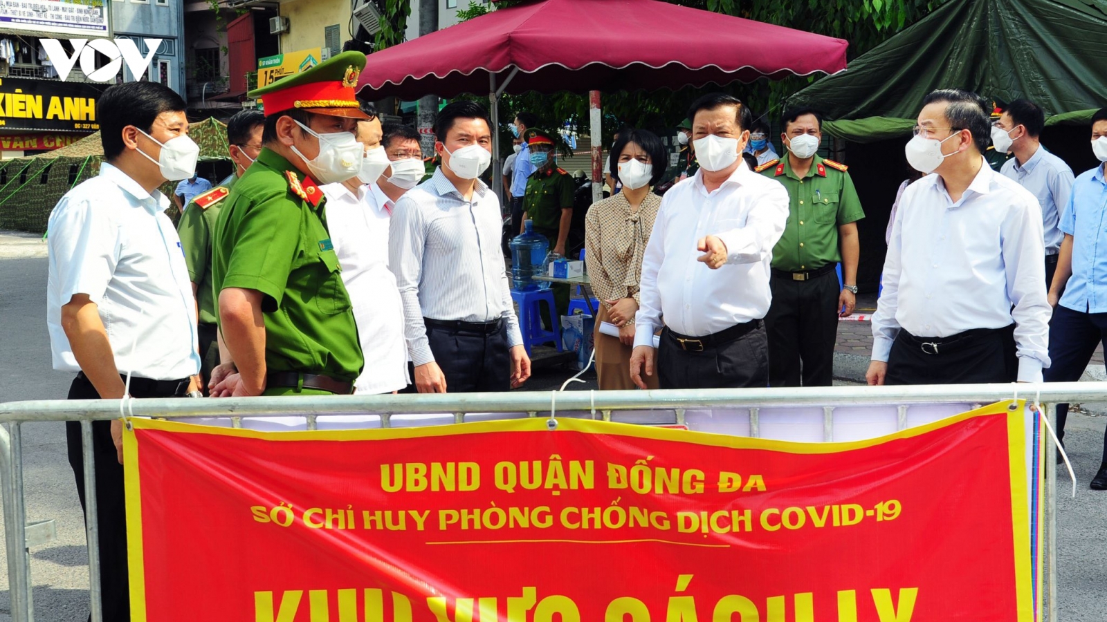 Sơ hở trong thực hiện giãn cách tại Hà Nội khiến nguy cơ lây lan Covid-19 vẫn rất lớn