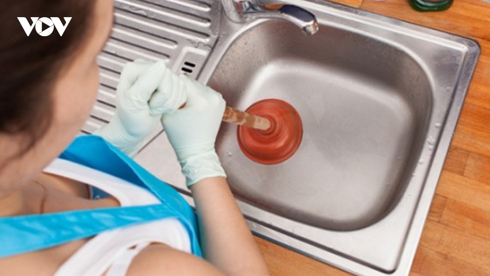4 cách đơn giản để thông tắc cống mà không cần đến hóa chất độc hại
