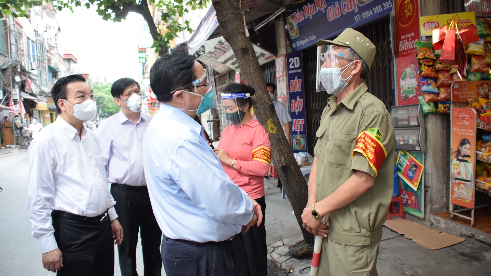 Thị sát "điểm nóng" COVID-19 tại Hà Nội, Thủ tướng đề nghị kiện toàn ngay lãnh đạo phường