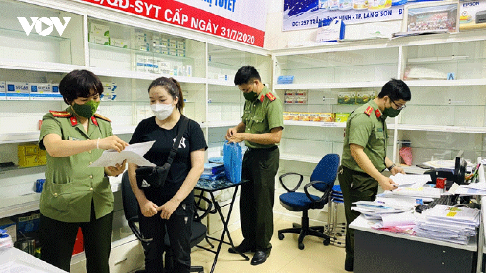 Làm giả hàng trăm giấy khám sức khỏe cho người thi bằng lái xe