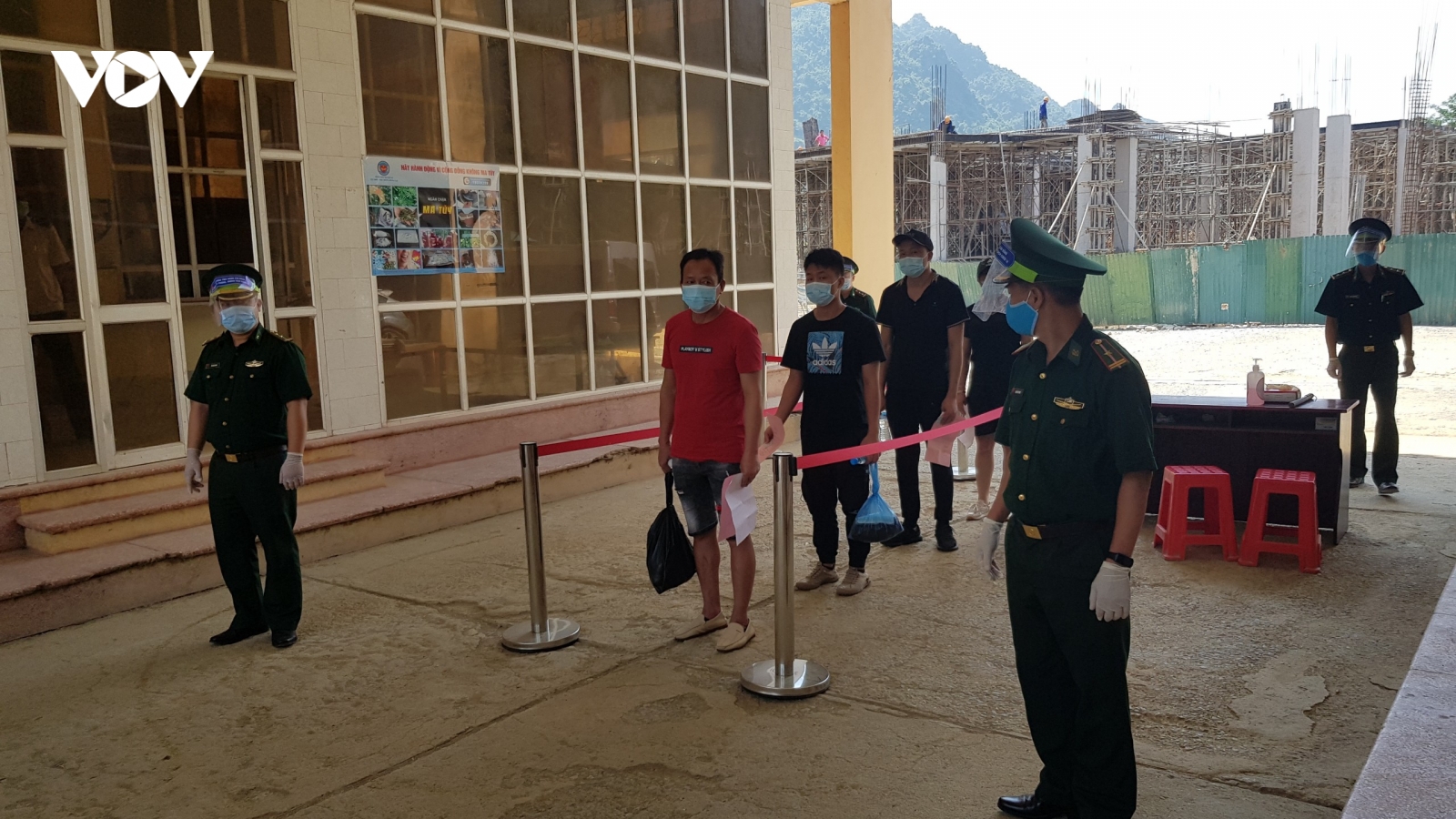 Trao trả công dân Trung Quốc nhập cảnh trái phép
