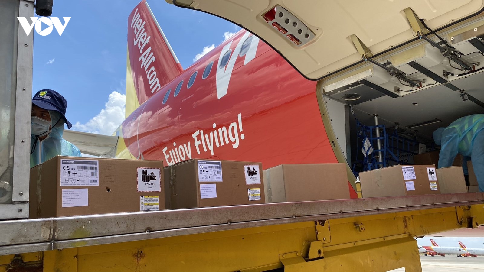Chuyến bay Vietjet chở 200 máy thở cao cấp, hiện đại từ Đức đã hạ cánh